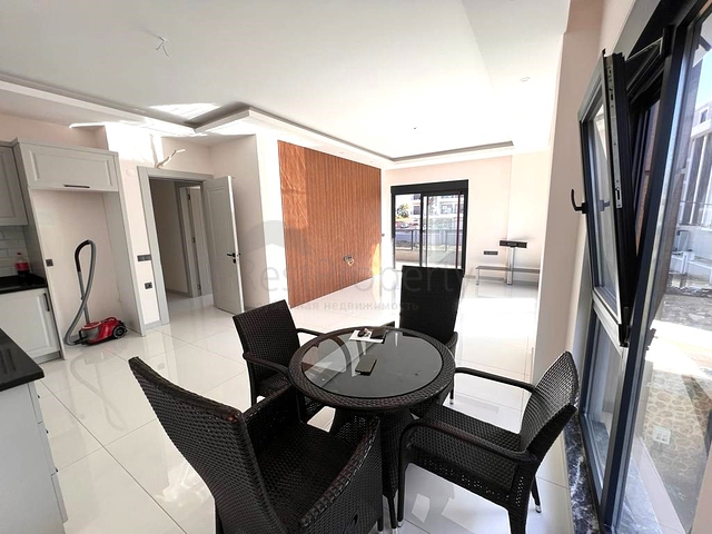 3+1 Wohnung in einem neuen Komplex mit einem großen Grundstück