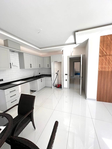 3+1 Wohnung in einem neuen Komplex mit einem großen Grundstück