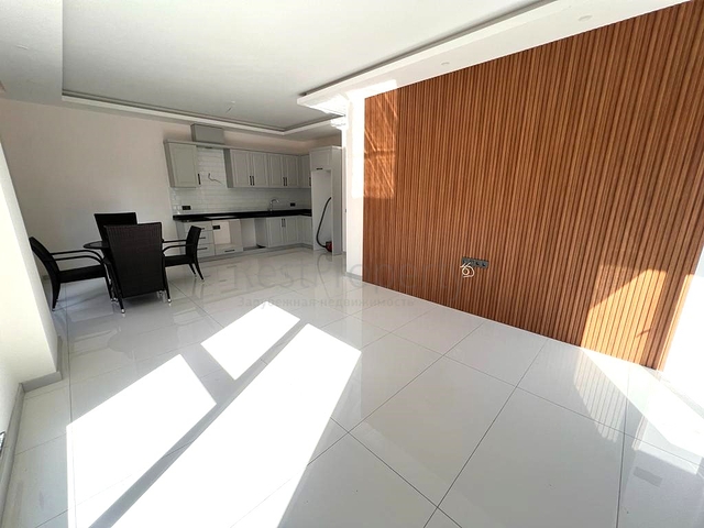 3+1 Wohnung in einem neuen Komplex mit einem großen Grundstück