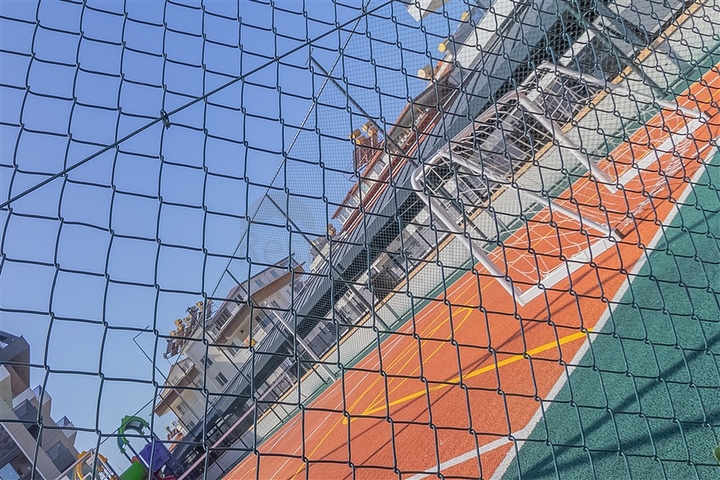 3+1 Wohnung in einem neuen Komplex mit einem großen Grundstück