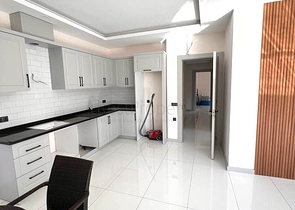 3+1 Wohnung in einem neuen Komplex mit einem großen Grundstück