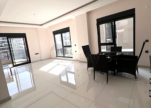 3+1 Wohnung in einem neuen Komplex mit einem großen Grundstück