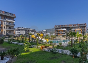 3+1 Wohnung in einem neuen Komplex mit einem großen Grundstück