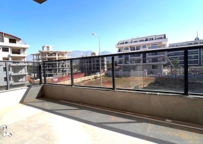 3+1 Wohnung in einem neuen Komplex mit einem großen Grundstück