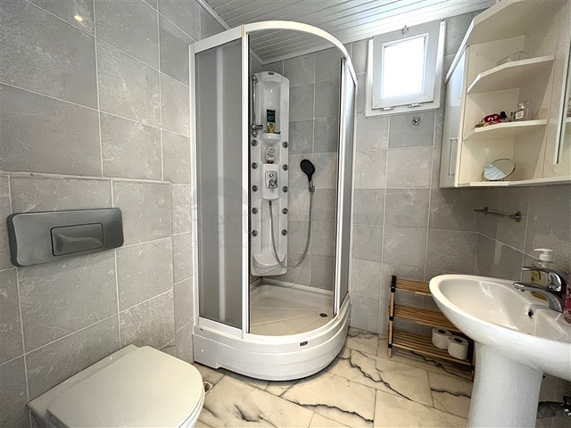 Wohnung 3+1 in der Gegend von Tosmur, 50m vom Meer entfernt.