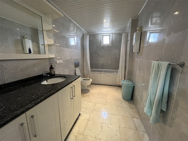 Wohnung 3+1 in der Gegend von Tosmur, 50m vom Meer entfernt.