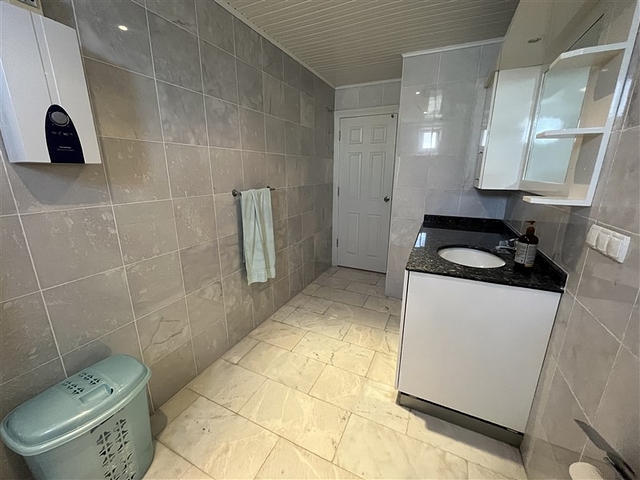 Wohnung 3+1 in der Gegend von Tosmur, 50m vom Meer entfernt.