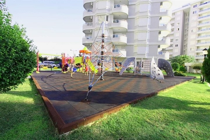 Wohnung 3+1 in der Gegend von Tosmur, 50m vom Meer entfernt.