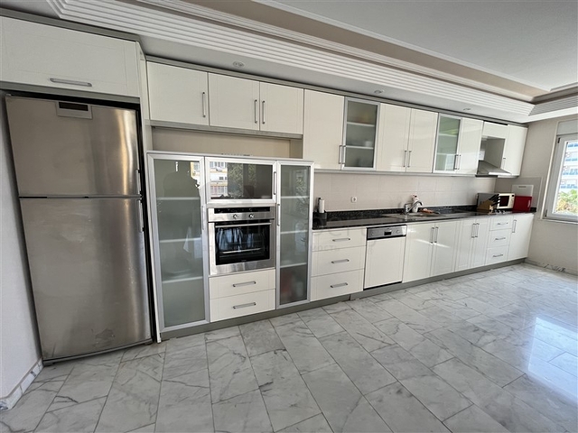 Wohnung 3+1 in der Gegend von Tosmur, 50m vom Meer entfernt.