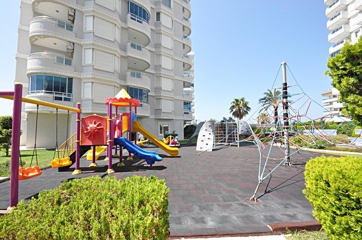 Wohnung 3+1 in der Gegend von Tosmur, 50m vom Meer entfernt.