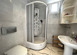 Wohnung 3+1 in der Gegend von Tosmur, 50m vom Meer entfernt.