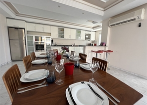 Wohnung 3+1 in der Gegend von Tosmur, 50m vom Meer entfernt.