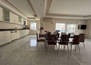 Wohnung 3+1 in der Gegend von Tosmur, 50m vom Meer entfernt.