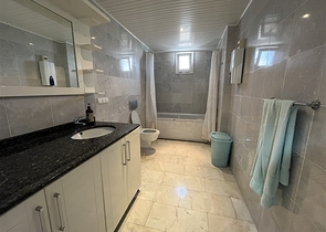 Wohnung 3+1 in der Gegend von Tosmur, 50m vom Meer entfernt.