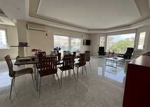 Wohnung 3+1 in der Gegend von Tosmur, 50m vom Meer entfernt.