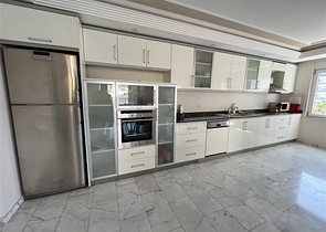 Wohnung 3+1 in der Gegend von Tosmur, 50m vom Meer entfernt.