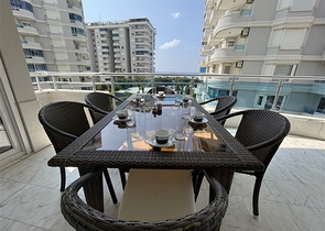 Wohnung 3+1 in der Gegend von Tosmur, 50m vom Meer entfernt.