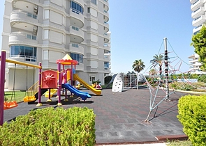 Wohnung 3+1 in der Gegend von Tosmur, 50m vom Meer entfernt.