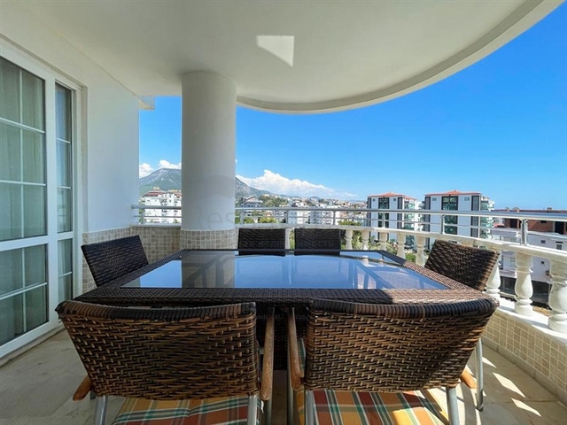 2+1 Wohnung mit Panoramablick auf die Berge im Stadtteil Tosmur