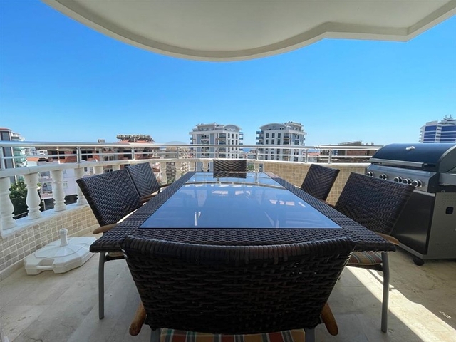 2+1 Wohnung mit Panoramablick auf die Berge im Stadtteil Tosmur