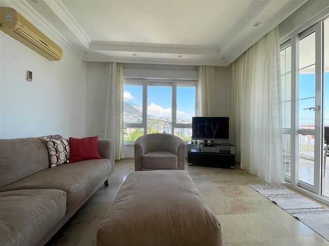 2+1 Wohnung mit Panoramablick auf die Berge im Stadtteil Tosmur