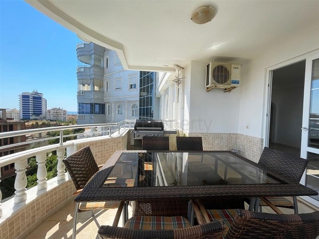 2+1 Wohnung mit Panoramablick auf die Berge im Stadtteil Tosmur