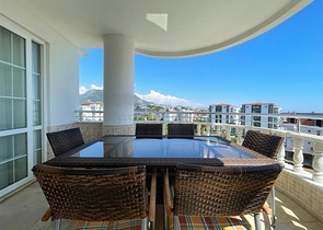 2+1 Wohnung mit Panoramablick auf die Berge im Stadtteil Tosmur