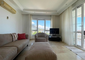 2+1 Wohnung mit Panoramablick auf die Berge im Stadtteil Tosmur