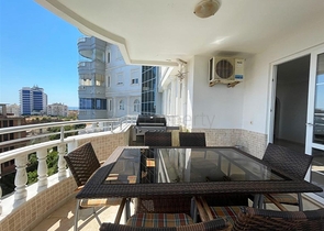 2+1 Wohnung mit Panoramablick auf die Berge im Stadtteil Tosmur