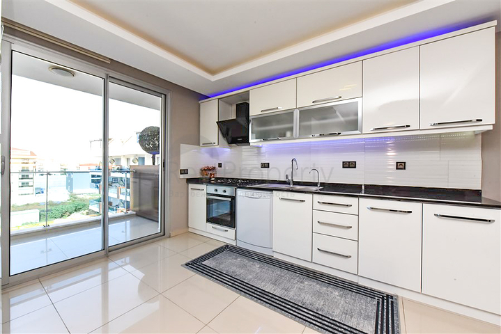 Möbliertes 2+1 Penthouse nur 200 m vom Meer entfernt