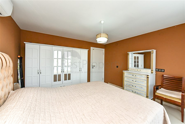 Möbliertes 2+1 Penthouse nur 200 m vom Meer entfernt