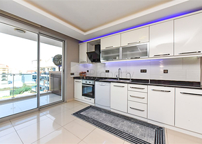 Möbliertes 2+1 Penthouse nur 200 m vom Meer entfernt