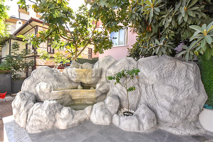 Zweizimmerwohnung mit Zugang zum Garten im Zentrum von Alanya