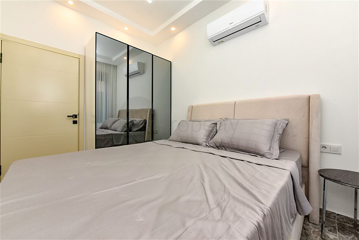 Zweizimmerwohnung mit Zugang zum Garten im Zentrum von Alanya