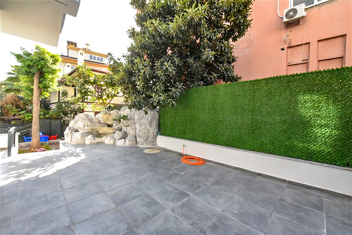 Zweizimmerwohnung mit Zugang zum Garten im Zentrum von Alanya