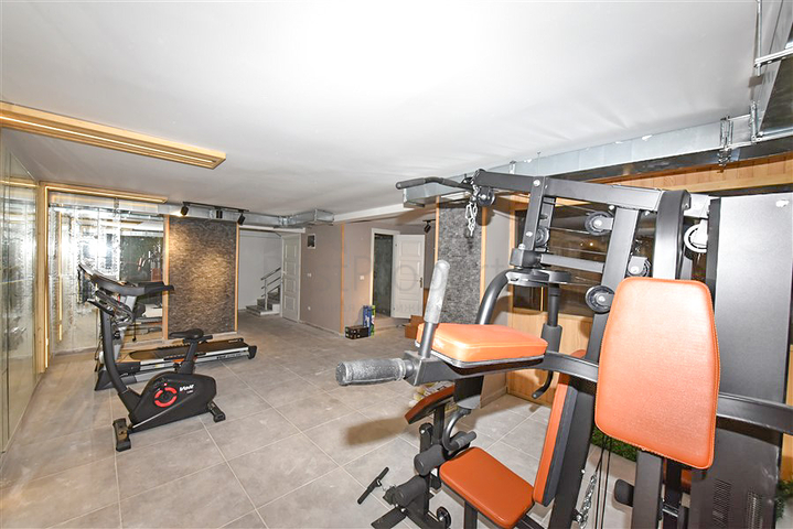 Zweizimmerwohnung mit Zugang zum Garten im Zentrum von Alanya