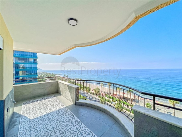 Große Wohnung mit herrlichem Blick auf das Mittelmeer