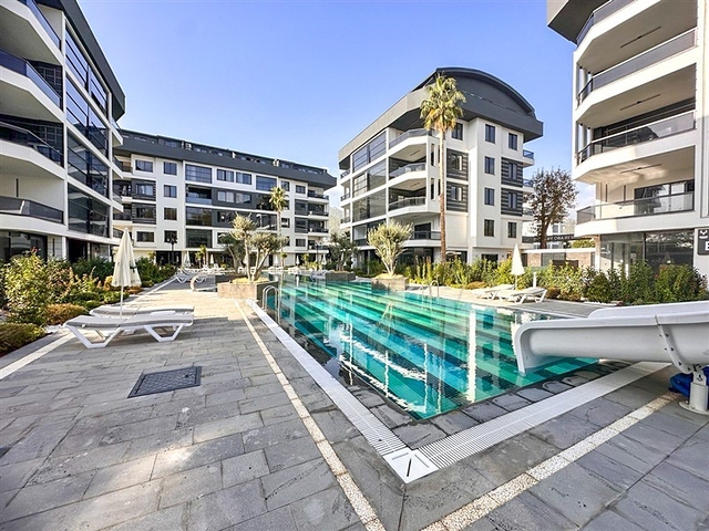 Geräumiges 4+1 Penthouse in der Nähe von Oba