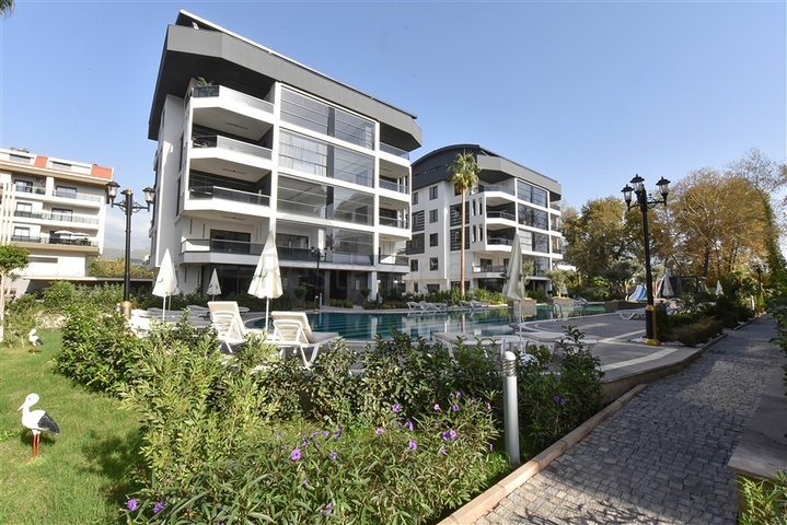 Geräumiges 4+1 Penthouse in der Nähe von Oba