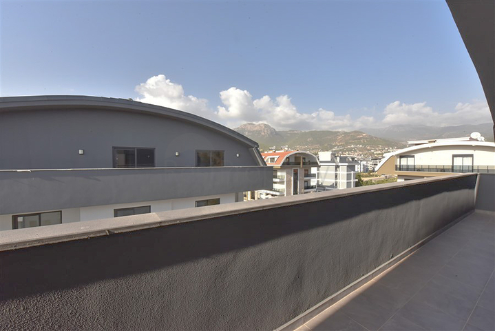 Großes 4+1 Penthouse in der Nähe von Oba