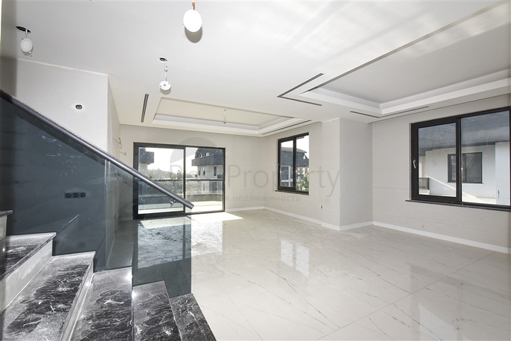 Großes 4+1 Penthouse in der Nähe von Oba