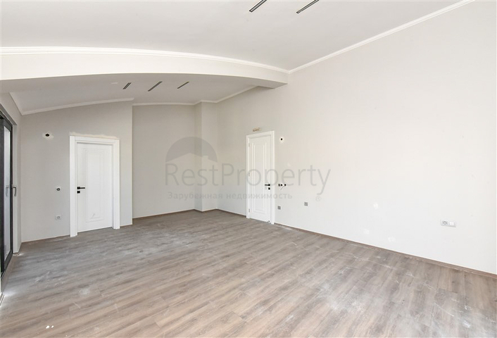 Großes 4+1 Penthouse in der Nähe von Oba