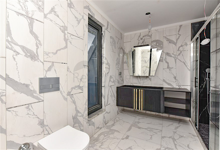 Großes 4+1 Penthouse in der Nähe von Oba