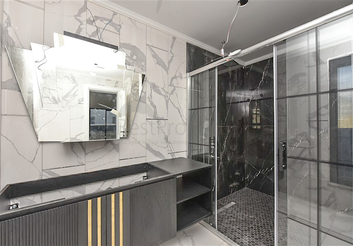 Großes 4+1 Penthouse in der Nähe von Oba