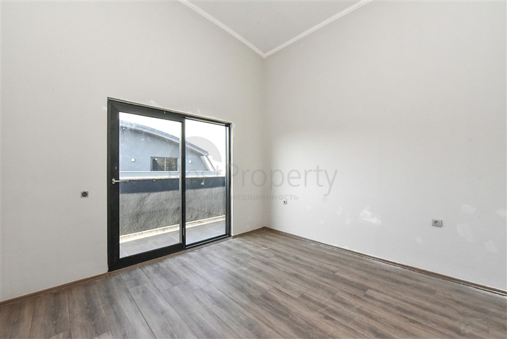 Großes 4+1 Penthouse in der Nähe von Oba