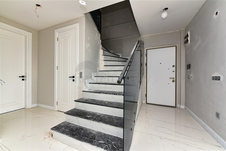 Großes 4+1 Penthouse in der Nähe von Oba