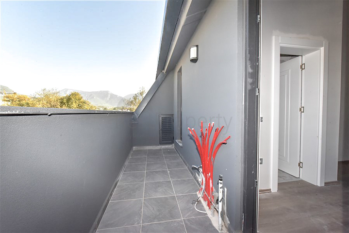 Großes 4+1 Penthouse in der Nähe von Oba