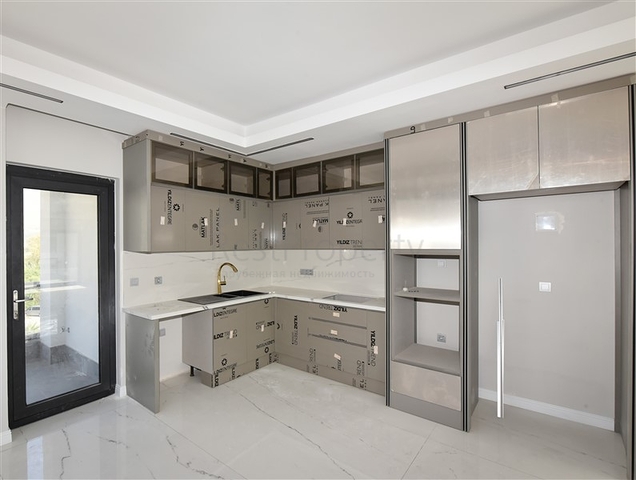 Großes 4+1 Penthouse in der Nähe von Oba