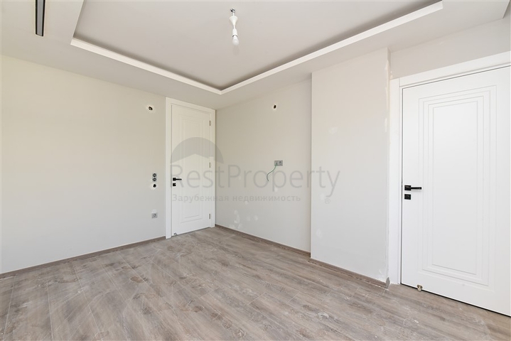 Großes 4+1 Penthouse in der Nähe von Oba