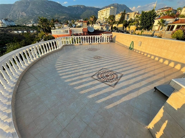 Villa 2+1 mit Möbeln und Geräten nur 900 m vom Mittelmeer entfernt